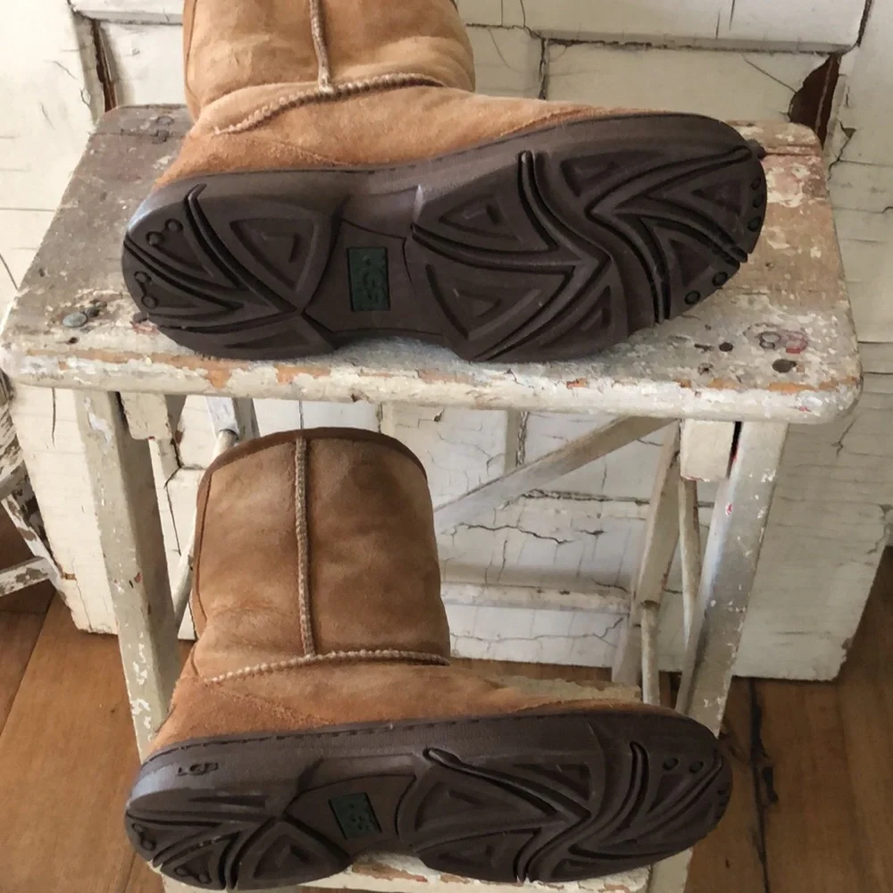 Classic Ugg Boots - Picture 7 of 8